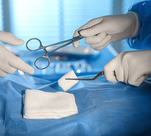 Responsabilité du chirurgien pour compresse oubliée : faute médicale et obligation de contrôle - Avocat AVIGNON